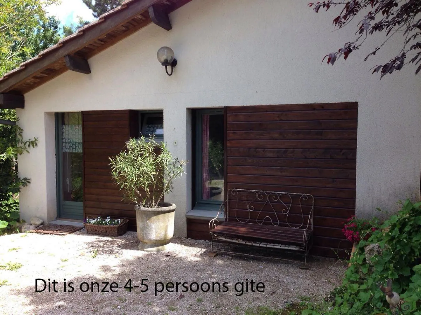Holidayhomepoujol 4-5 Persons Montfermier